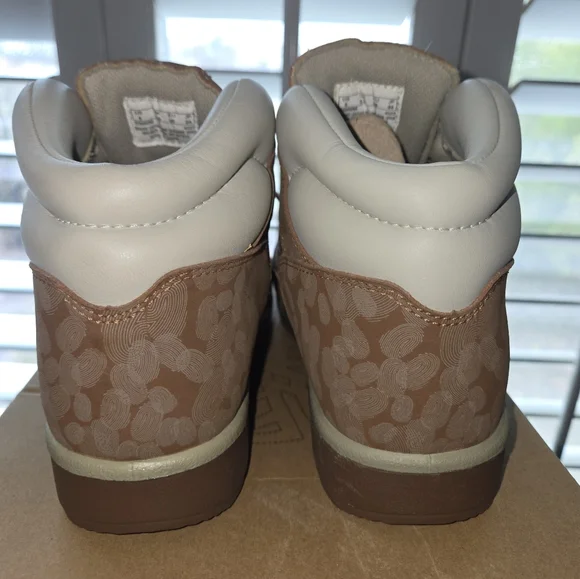 💥TIMBERLAND BOOTS SIZE 6Y/8W MULTI TAN - Picture 3 of 5